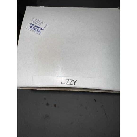 ⭐️Lizzy By Marge Crunkleton In Box - Picture 9 of 9